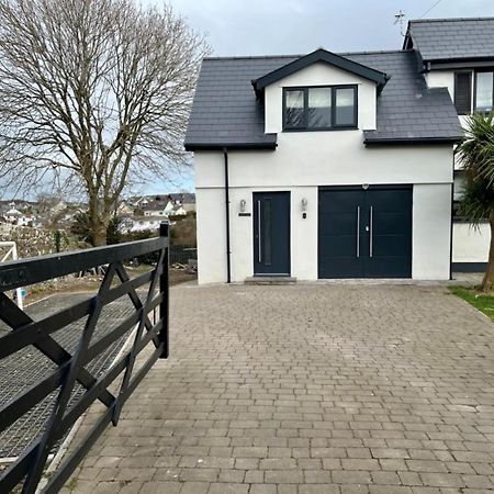 Orchard Lodge -Coastal Retreat, New Build, Village Views, Private Garden And Terrace Saint Brides Major Buitenkant foto