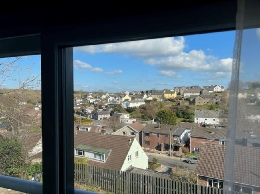 Orchard Lodge -Coastal Retreat, New Build, Village Views, Private Garden And Terrace Saint Brides Major Buitenkant foto