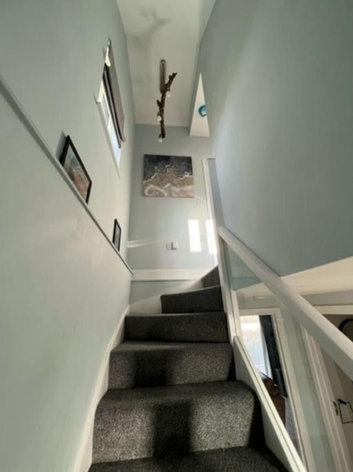 Orchard Lodge -Coastal Retreat, New Build, Village Views, Private Garden And Terrace Saint Brides Major Buitenkant foto