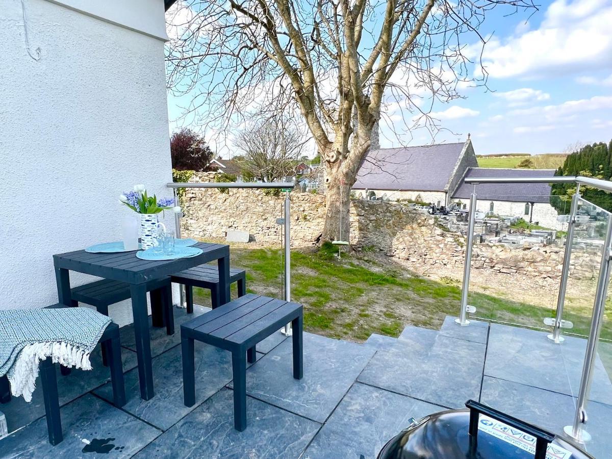 Orchard Lodge -Coastal Retreat, New Build, Village Views, Private Garden And Terrace Saint Brides Major Buitenkant foto